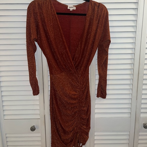 Superdown Genia Off Shoulder Dress in Mocha - Picture 2 of 4